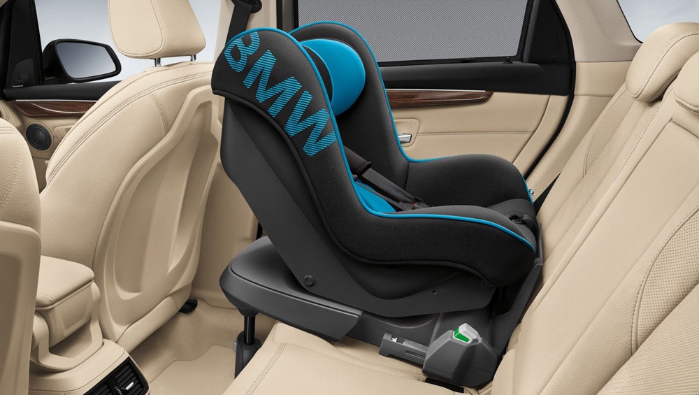 Isofix и Top Tether в автомобилях BMW