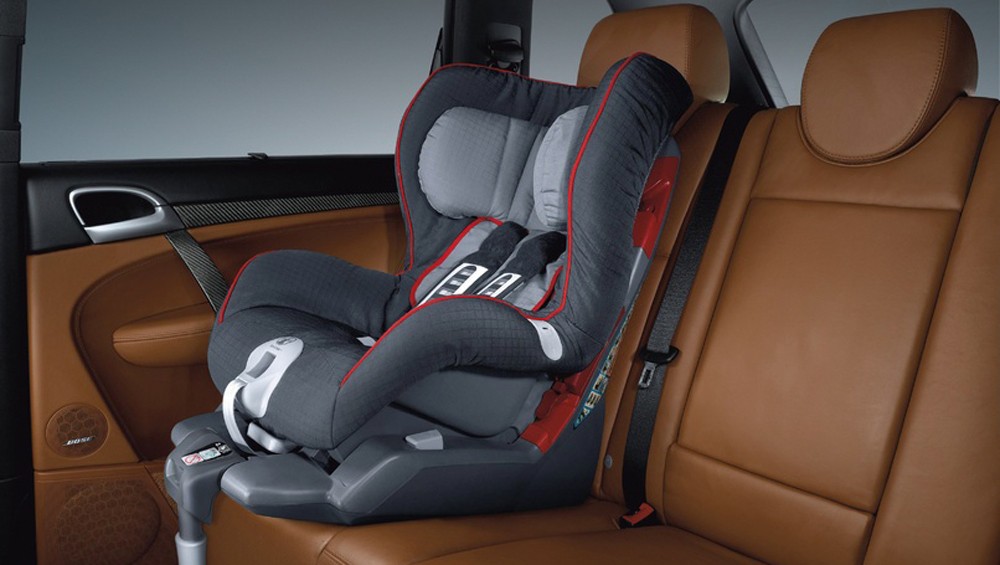 Isofix и Top Tether в автомобилях Mazda